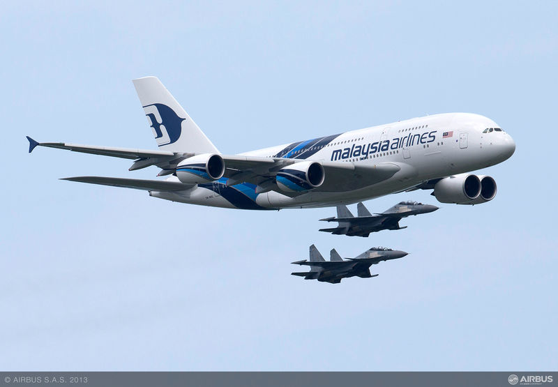 Illustration for article titled Malaysia A380 Flyover at Langkawi Exhibition